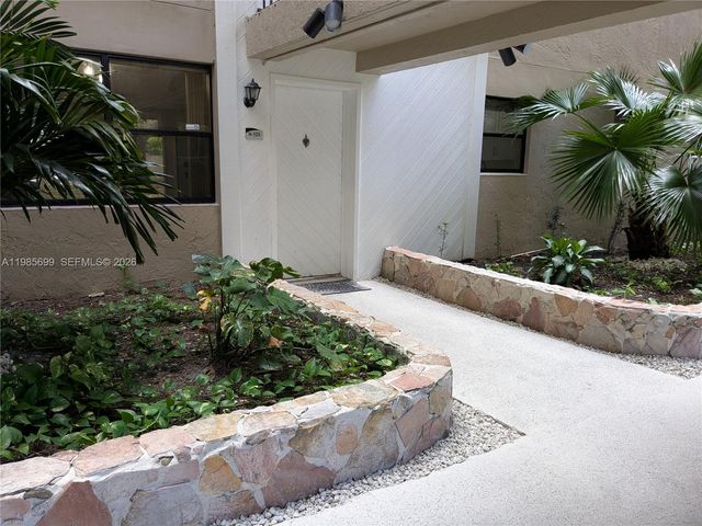 601 Ives Dairy Rd 103-8, Miami, FL 33179