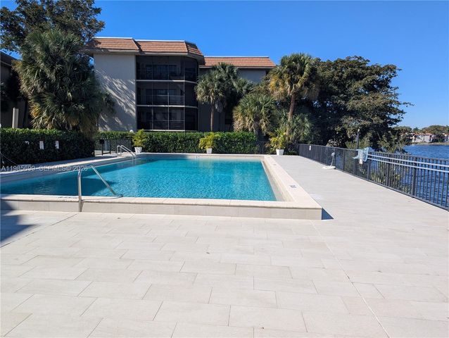 601 Ives Dairy Rd 103-8, Miami, FL 33179