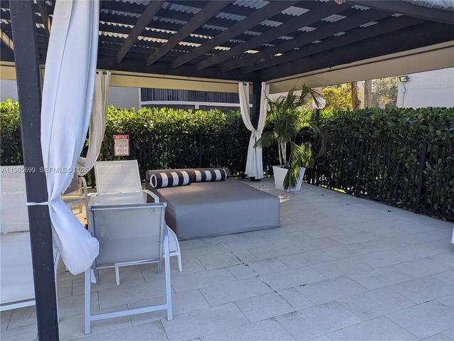 601 Ives Dairy Rd 103-8, Miami, FL 33179