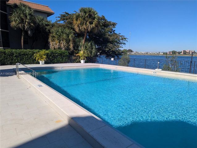 601 Ives Dairy Rd 103-8, Miami, FL 33179