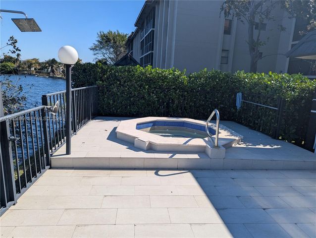 601 Ives Dairy Rd 103-8, Miami, FL 33179