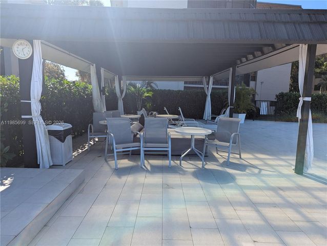 601 Ives Dairy Rd 103-8, Miami, FL 33179