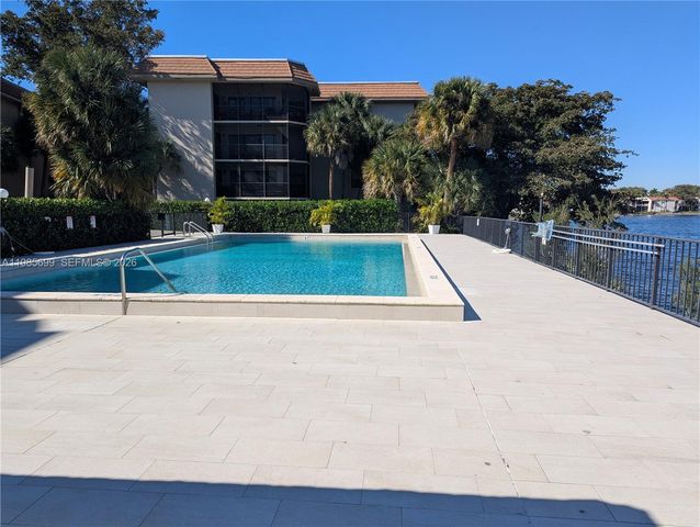 601 Ives Dairy Rd 103-8, Miami, FL 33179