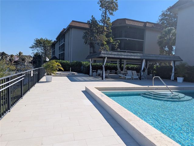 601 Ives Dairy Rd 103-8, Miami, FL 33179