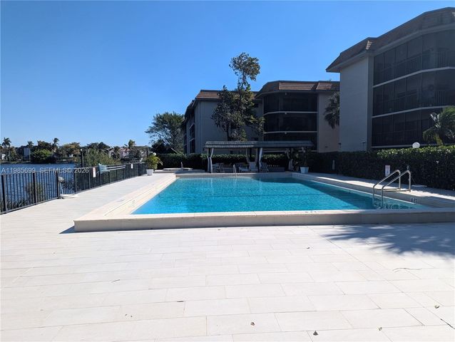 601 Ives Dairy Rd 103-8, Miami, FL 33179