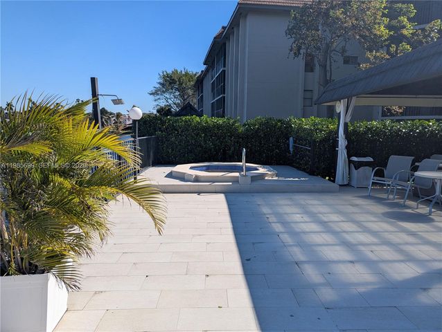 601 Ives Dairy Rd 103-8, Miami, FL 33179