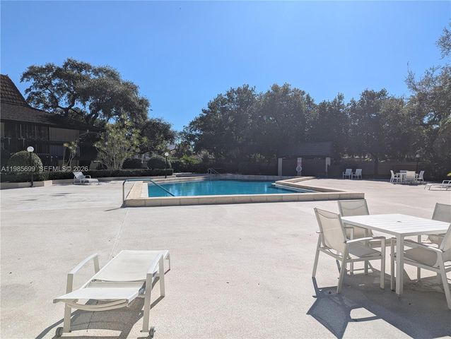 601 Ives Dairy Rd 103-8, Miami, FL 33179