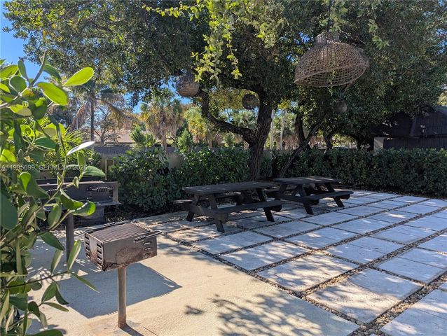 601 Ives Dairy Rd 103-8, Miami, FL 33179