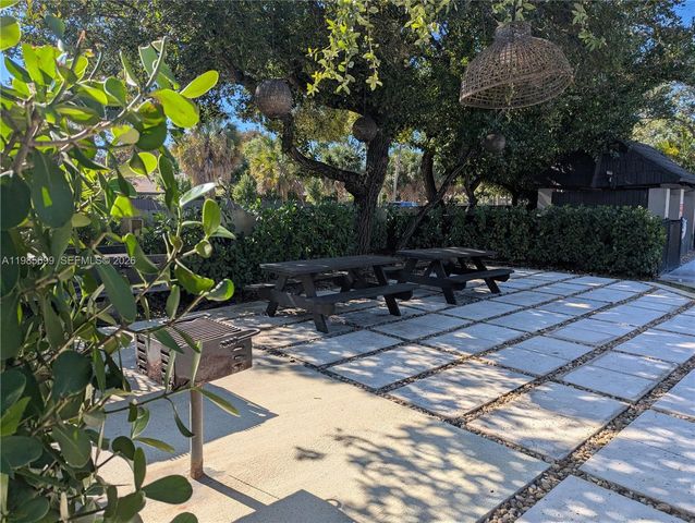 601 Ives Dairy Rd 103-8, Miami, FL 33179