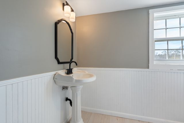 126 W End Ave, Centerville, TN 37033