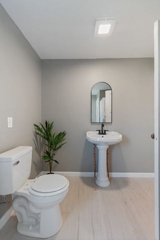 126 W End Ave, Centerville, TN 37033