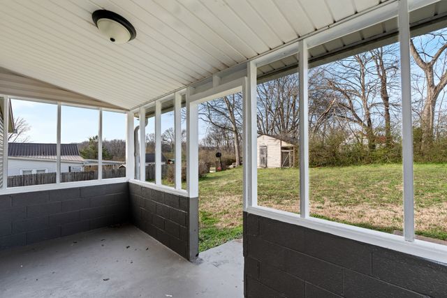 126 W End Ave, Centerville, TN 37033