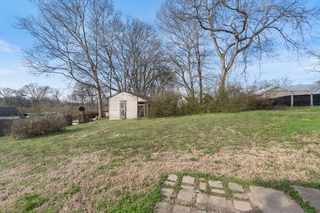 126 W End Ave, Centerville, TN 37033