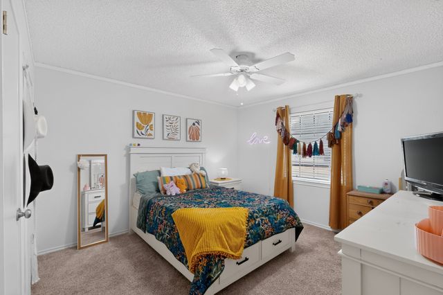 2060 Trailwood Drive W, Burleson, TX 76028