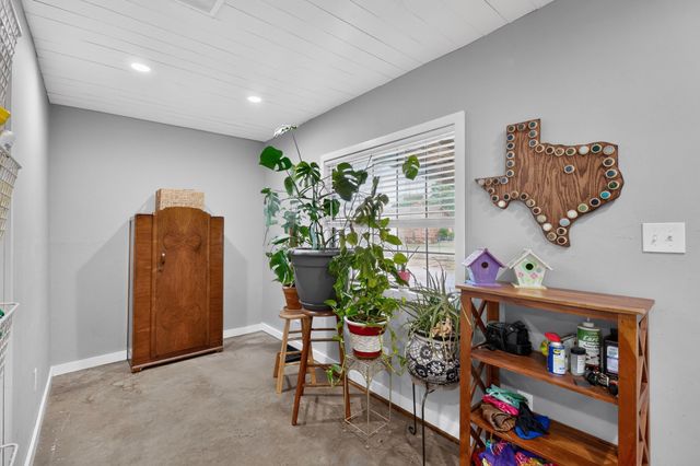 2060 Trailwood Drive W, Burleson, TX 76028