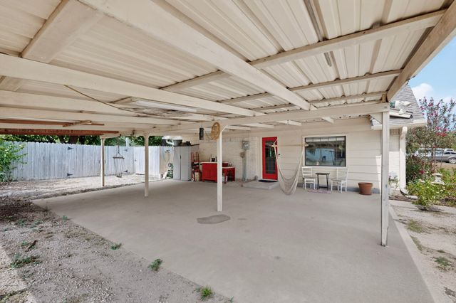 2060 Trailwood Drive W, Burleson, TX 76028