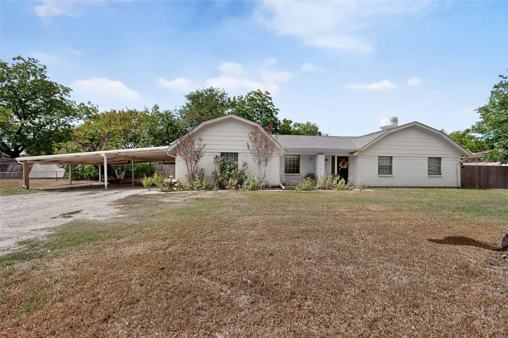 2060 Trailwood Drive W, Burleson, TX 76028 — photo 2