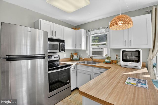 520 ARK HAVEN RD, Tracys Landing, MD 20779