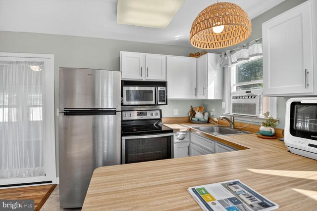 520 ARK HAVEN RD, Tracys Landing, MD 20779