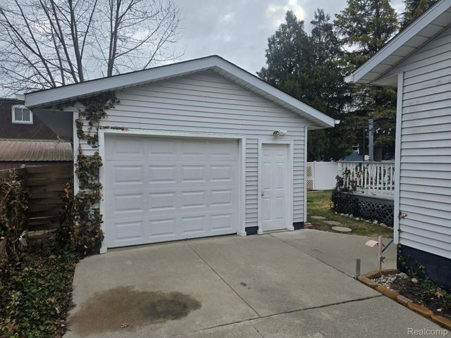 3506 Holland Park Lane, Port Huron, MI 48060