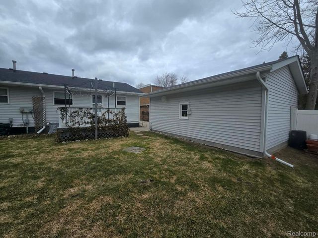 3506 Holland Park Lane, Port Huron, MI 48060