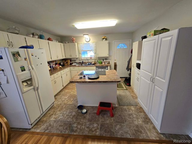 3506 Holland Park Lane, Port Huron, MI 48060