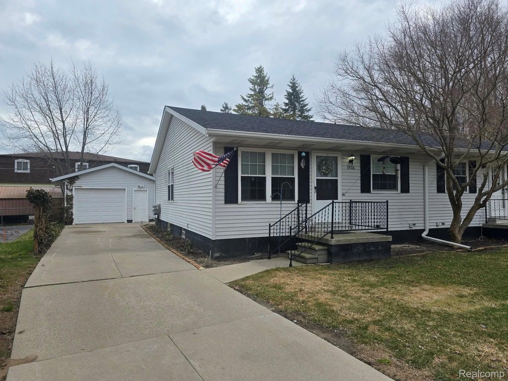 3506 Holland Park Lane, Port Huron, MI 48060