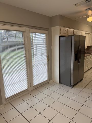 411 E Alexander Lane, Euless, TX 76040