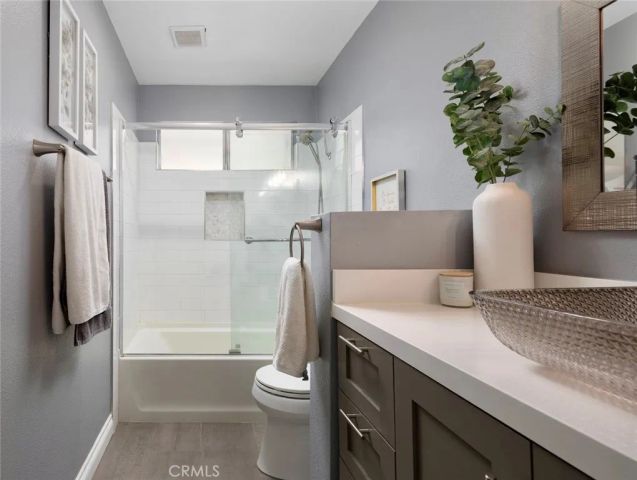 1000 W MacArthur Boulevard 11, Santa Ana, CA 92707
