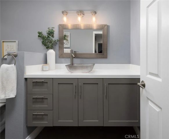 1000 W MacArthur Boulevard 11, Santa Ana, CA 92707