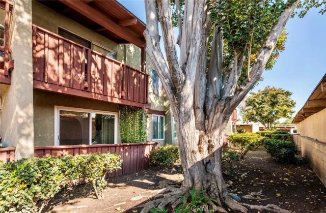 1000 W MacArthur Boulevard 11, Santa Ana, CA 92707