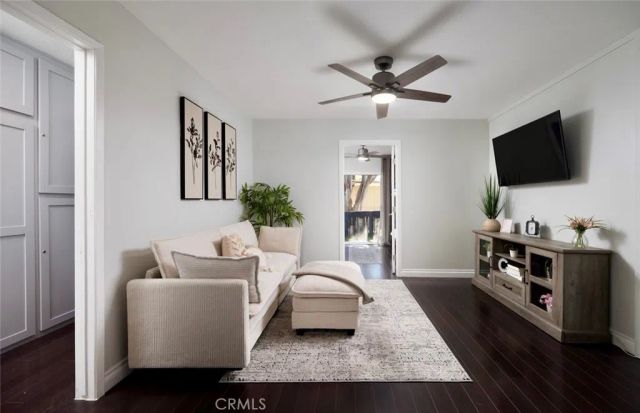 1000 W MacArthur Boulevard 11, Santa Ana, CA 92707