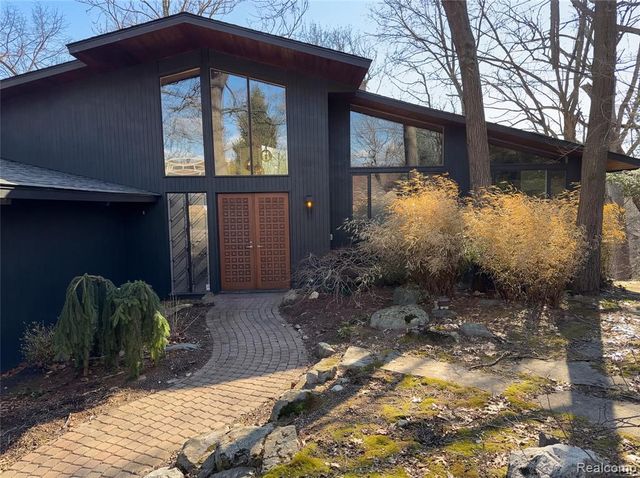 4442 Rolling Pine Drive, West Bloomfield, MI 48323