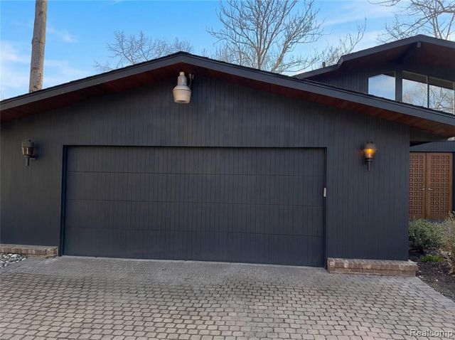 4442 Rolling Pine Drive, West Bloomfield, MI 48323