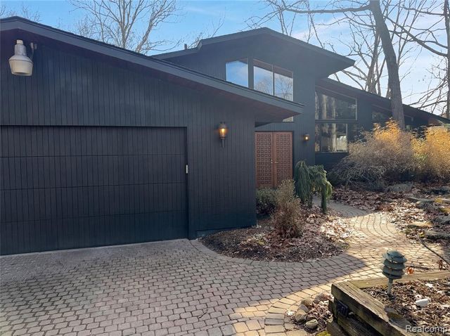 4442 Rolling Pine Drive, West Bloomfield, MI 48323