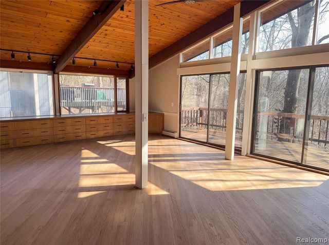 4442 Rolling Pine Drive, West Bloomfield, MI 48323