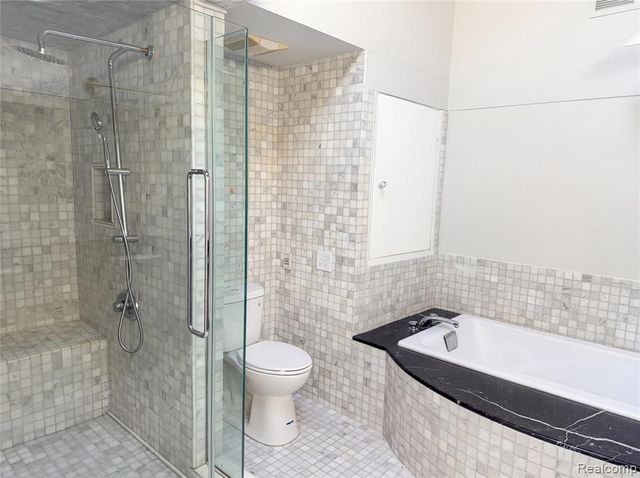 4442 Rolling Pine Drive, West Bloomfield, MI 48323