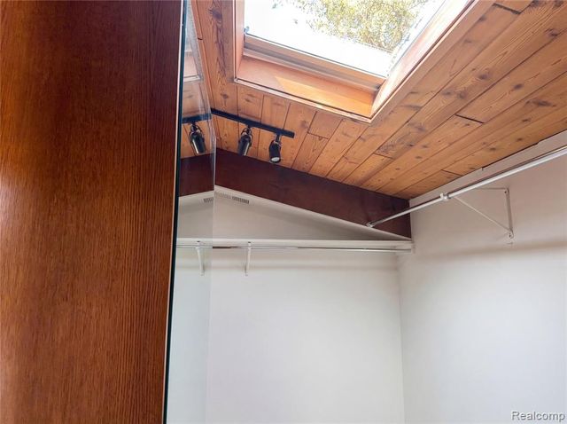 4442 Rolling Pine Drive, West Bloomfield, MI 48323