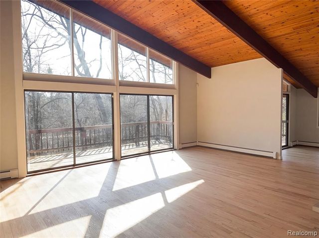 4442 Rolling Pine Drive, West Bloomfield, MI 48323