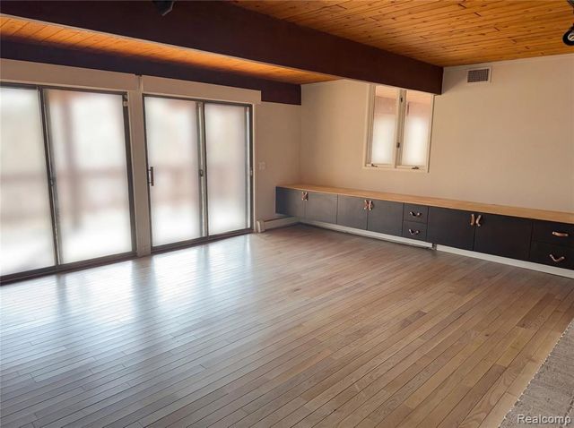 4442 Rolling Pine Drive, West Bloomfield, MI 48323