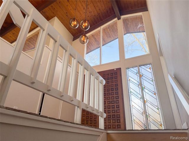 4442 Rolling Pine Drive, West Bloomfield, MI 48323