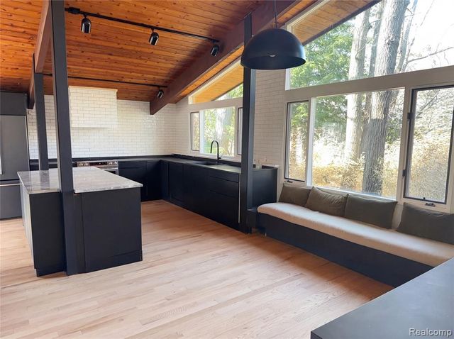 4442 Rolling Pine Drive, West Bloomfield, MI 48323