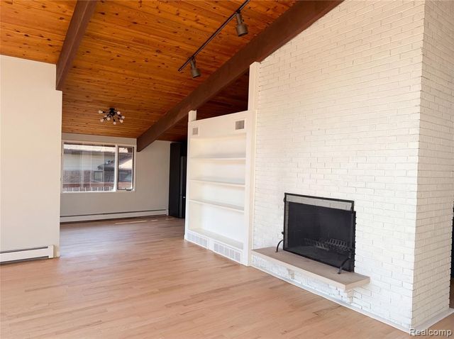 4442 Rolling Pine Drive, West Bloomfield, MI 48323