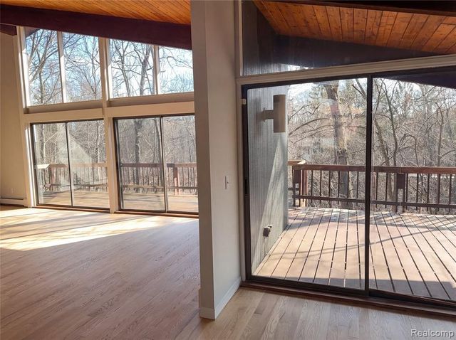 4442 Rolling Pine Drive, West Bloomfield, MI 48323