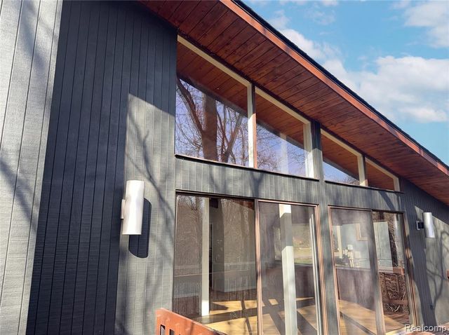 4442 Rolling Pine Drive, West Bloomfield, MI 48323