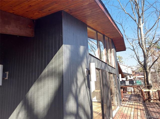 4442 Rolling Pine Drive, West Bloomfield, MI 48323