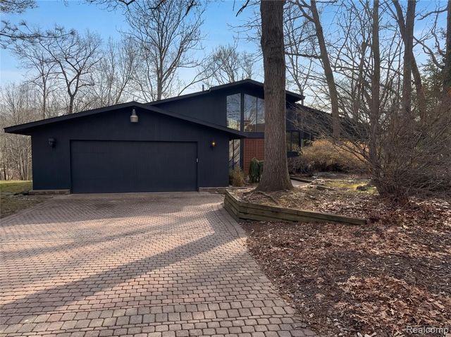 4442 Rolling Pine Drive, West Bloomfield, MI 48323