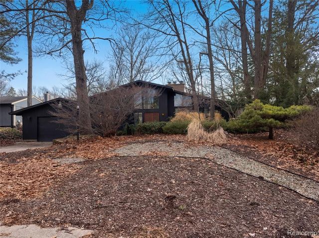 4442 Rolling Pine Drive, West Bloomfield, MI 48323