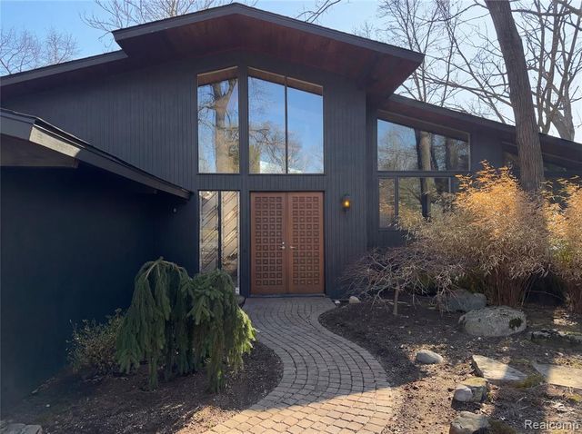 4442 Rolling Pine Drive, West Bloomfield, MI 48323