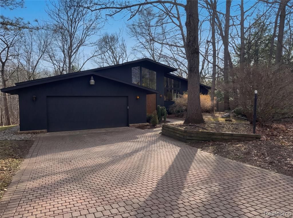 4442 Rolling Pine Drive, West Bloomfield, MI 48323